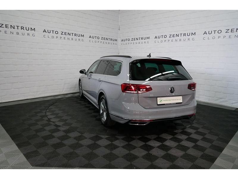 Gebraucht VW Passat R-line 200 PS (147 kW) 2023 Grau Kombi