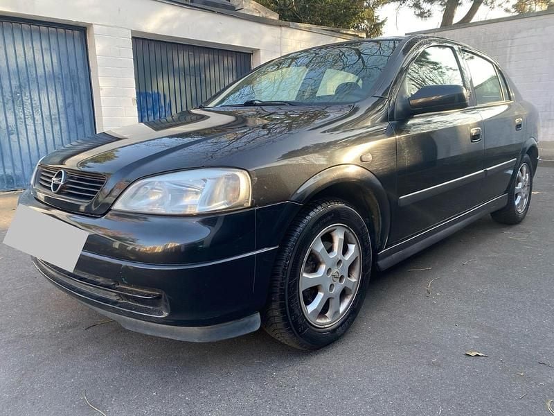Schwarz Gebraucht 2000 Opel Astra Limousine | 790 € (Guter Preis) - Bild 1/4