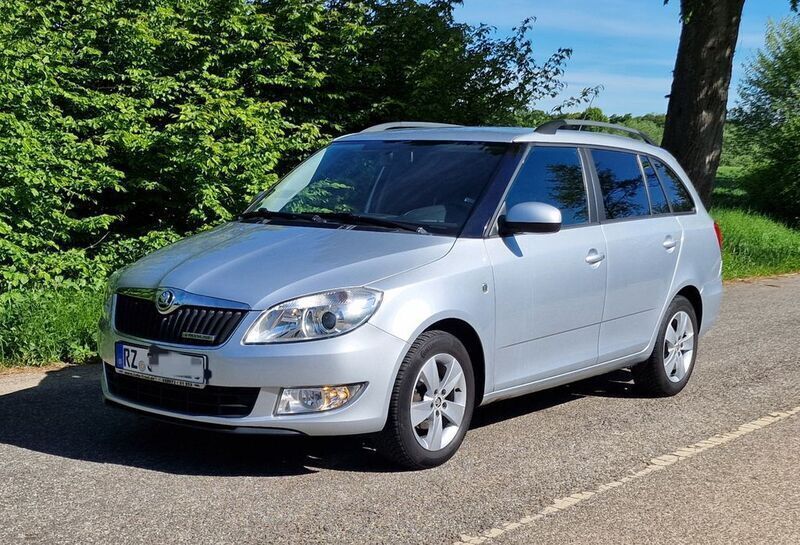 Silber Gebraucht 2013 Skoda Fabia GreenLine Kombi | 3.999 € (Guter Preis) - Bild 1/4