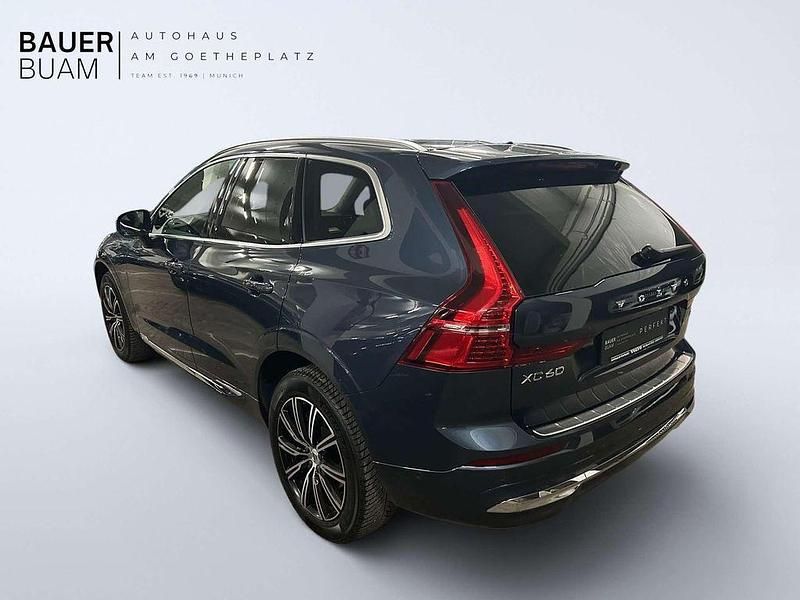 Gebraucht Volvo XC60 Plus 197 PS (144 kW) 2022 Denim blue / metallic SUV