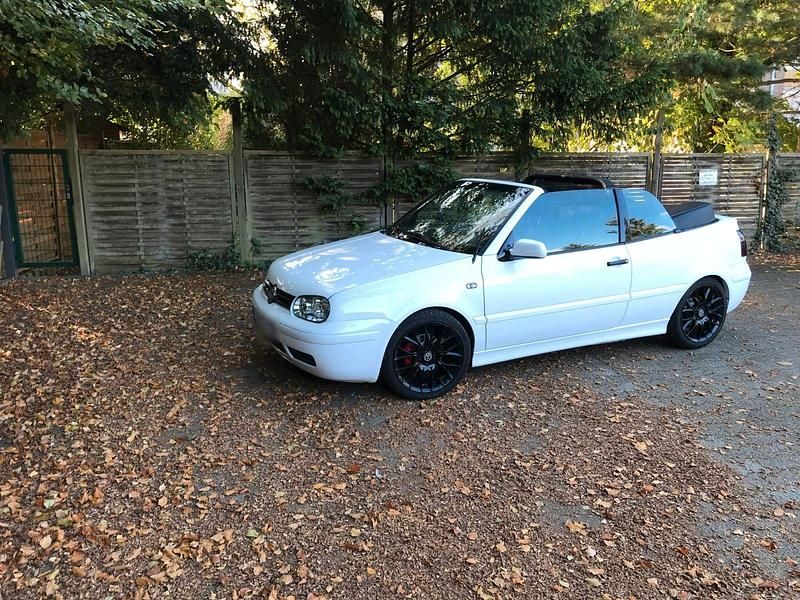 Second-hand VW Golf Edition 116 CP (85 kW) 2003 Alb Cabrio