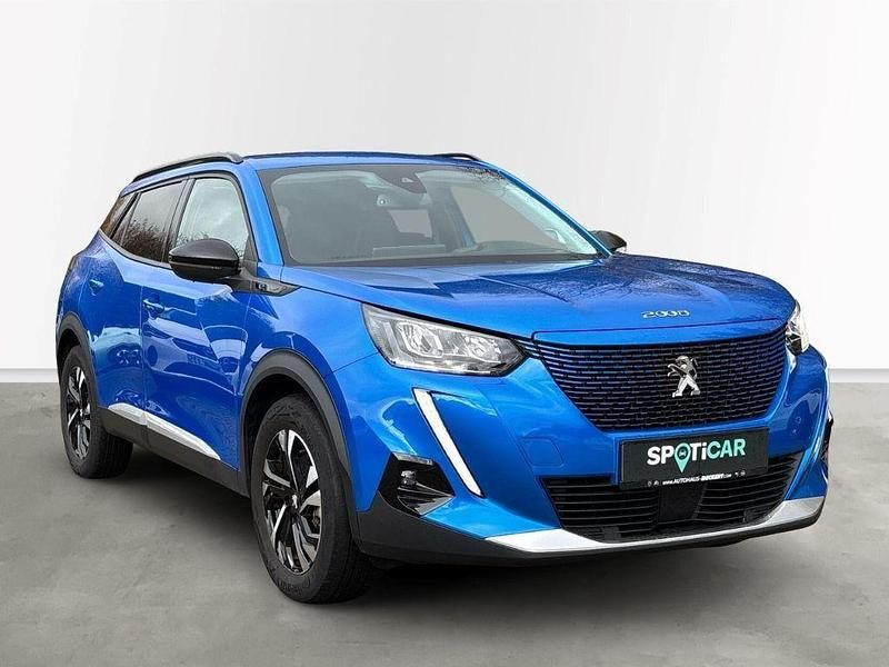 Gebraucht Peugeot e-2008 Allure 100 kW (136 PS) 2022 Blau SUV