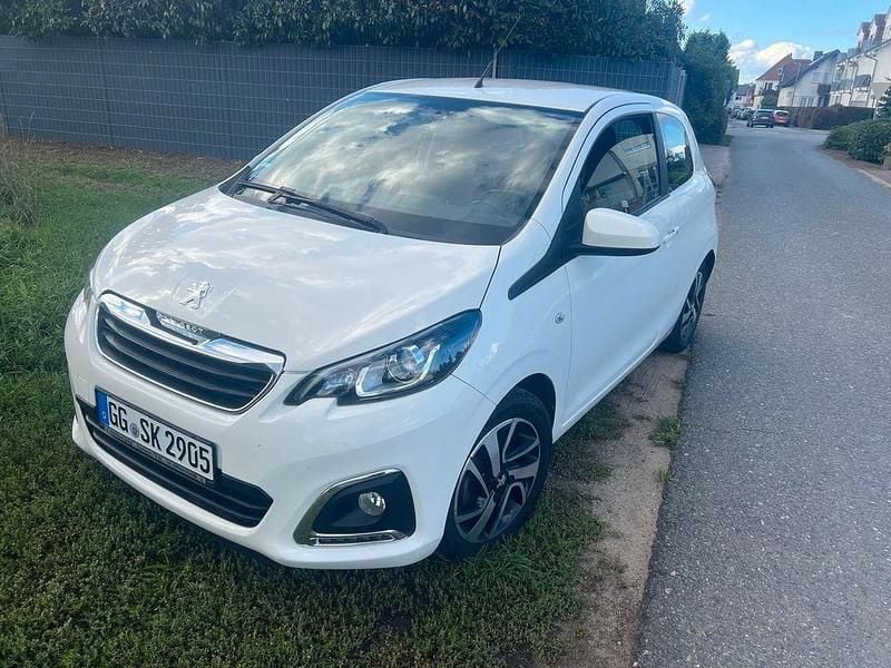 Weiß Gebraucht 2016 Peugeot 108 Allure Kleinwagen | 5.650 € (Guter Preis) - Bild 1/4