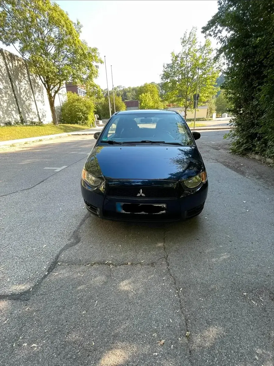 Gebraucht Mitsubishi Colt 95 PS (69 kW) 2012 Blau Kleinwagen