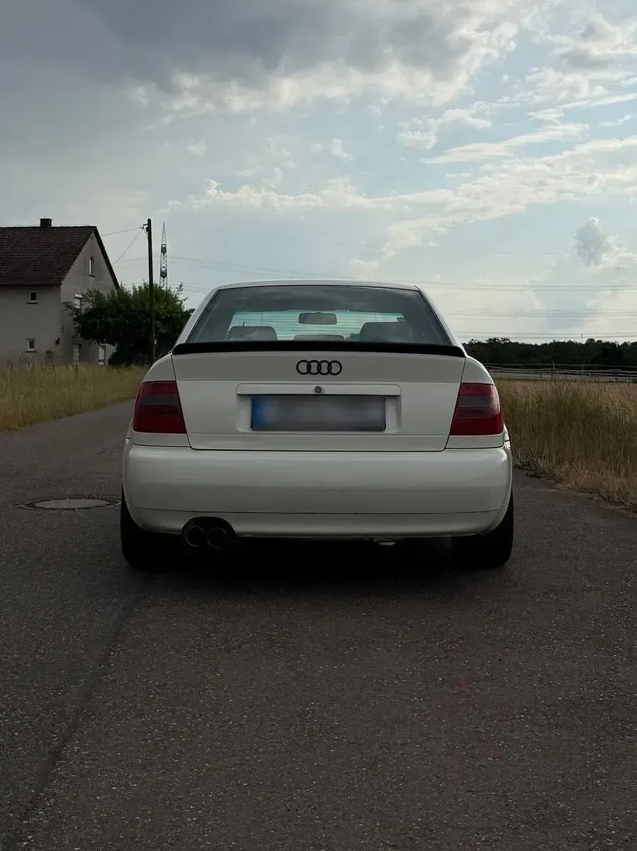 Gebraucht Audi A4 Ambiente 125 PS (91 kW) 1997 Weiß Limousine