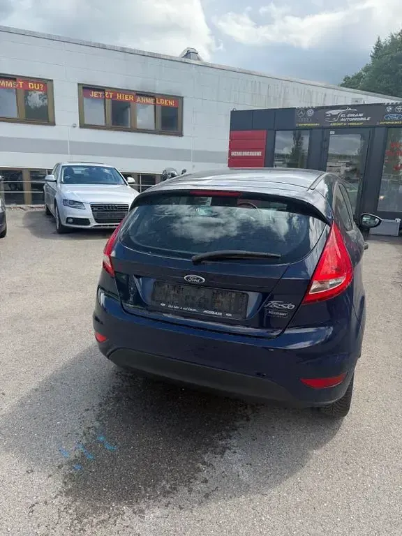 Gebraucht Ford Fiesta Ambiente 60 PS (44 kW) 2012 Blau Limousine