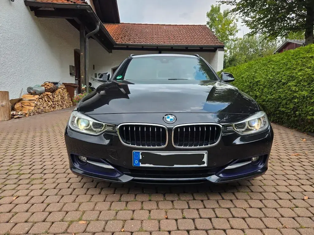 Gebraucht BMW 318 Sport Line 143 PS (105 kW) 2013 Schwarz Limousine