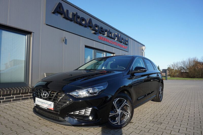 Schwarz Gebraucht 2023 Hyundai i30 Limousine | 19.450 € (Fairer Preis) - Bild 1/4