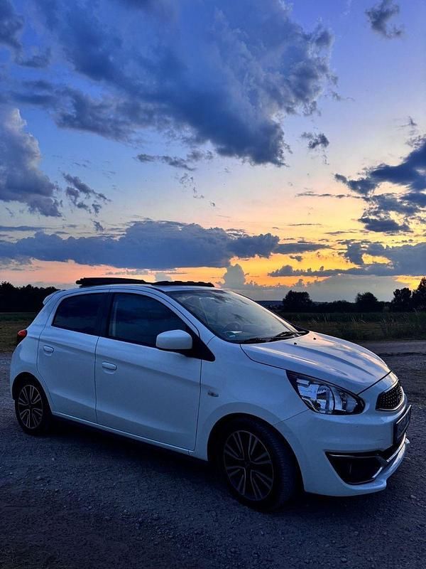 Weiß Gebraucht 2018 Mitsubishi Space Star Edition Kleinwagen | 6.500 € (Guter Preis) - Bild 1/4