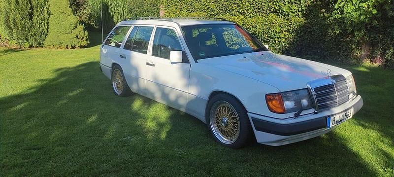 Gebraucht Mercedes E230 132 PS (97 kW) 1989 Weiß Kombi