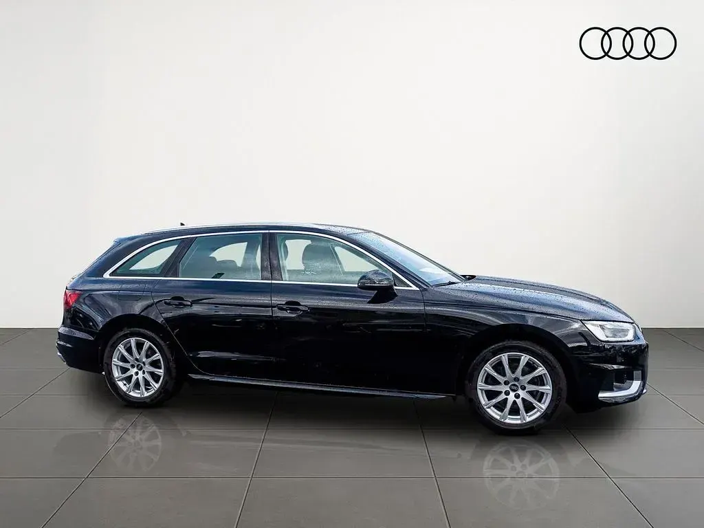 Używany Audi A4 Advanced Plus 150 KM (110 kW) 2024 Czarny Kombi