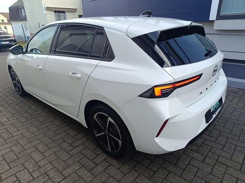 Gebraucht Opel Astra 131 PS (96 kW) 2024 Arktis weiß Limousine