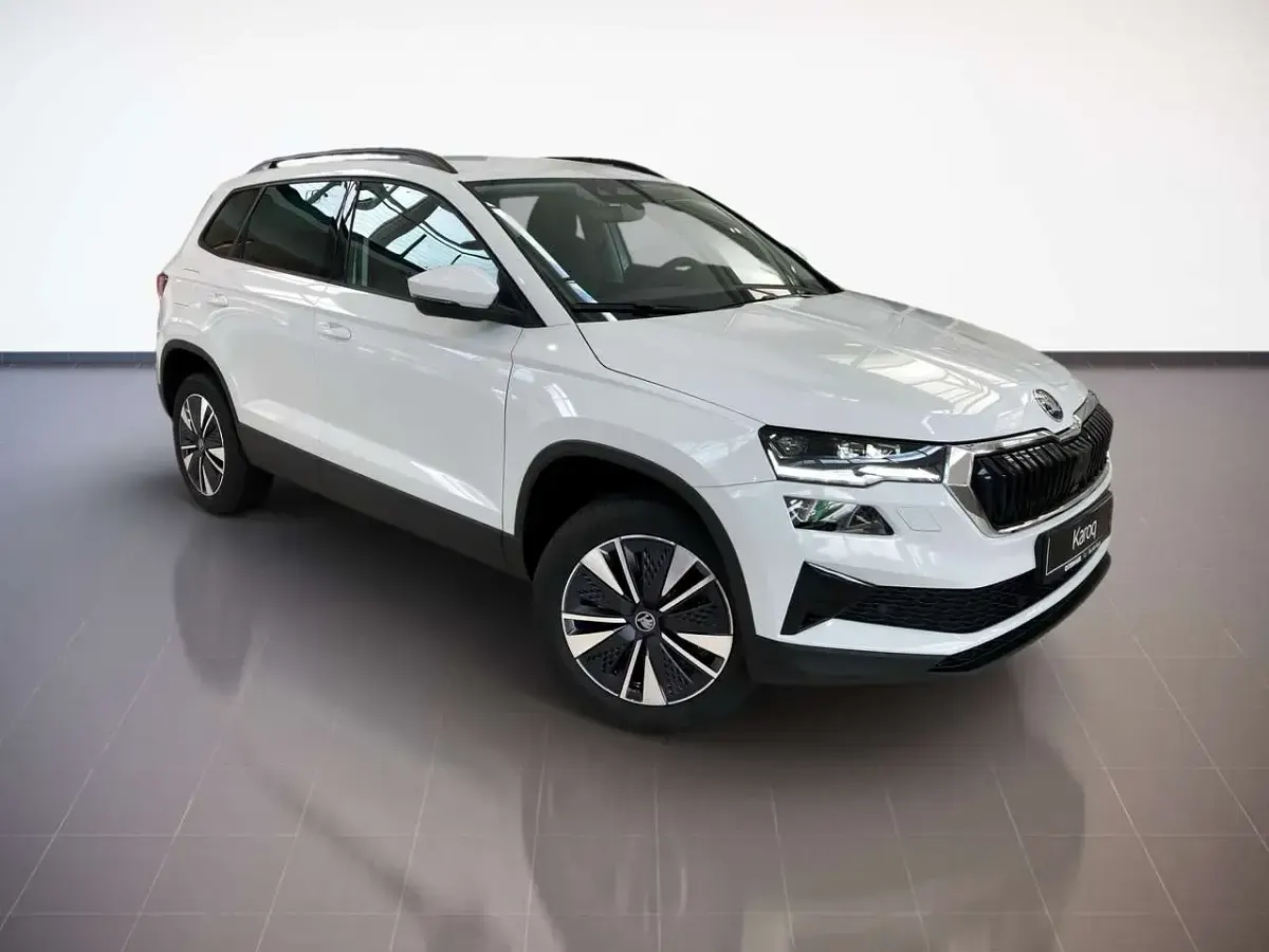 Neu Skoda Karoq Ambiente 150 PS (110 kW) 2026 Moonweiß perleffekt SUV