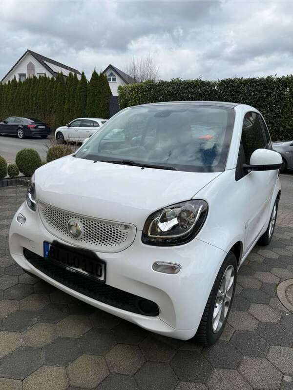 Weiß Gebraucht 2017 Smart ForTwo Coupé Coupé | 9.300 € (Fairer Preis) - Bild 1/4