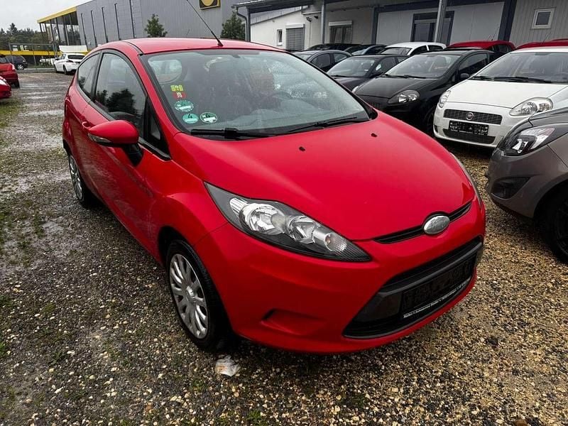 Rot Gebraucht 2009 Ford Fiesta Ghia Kleinwagen | 2.950 € (Teuer) - Bild 1/4
