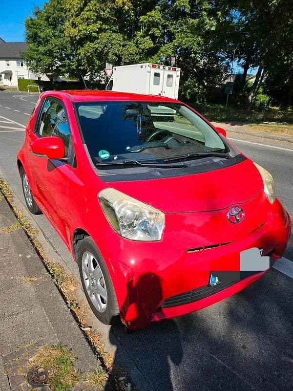 Rot Gebraucht 2009 Toyota iQ Kleinwagen | 3.500 € (Fairer Preis) - Bild 1/4