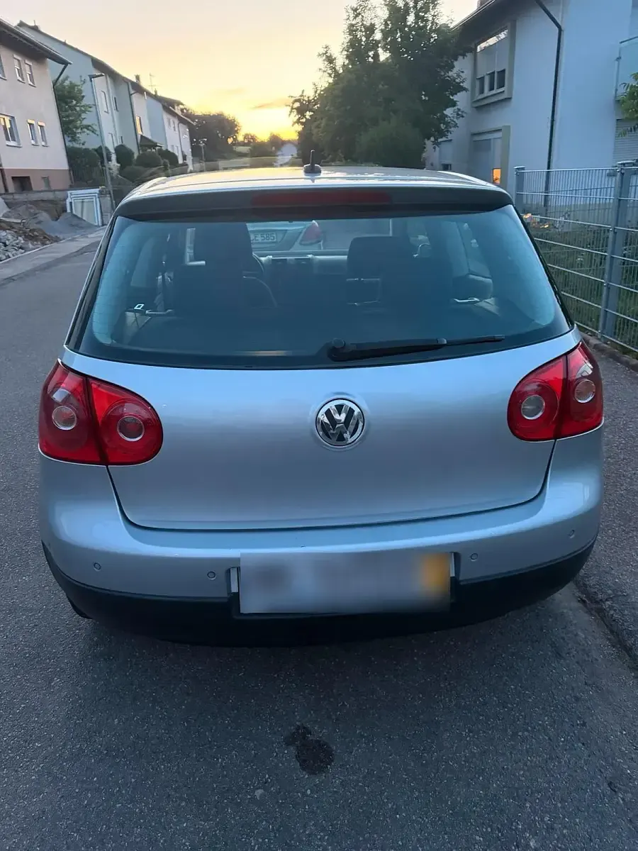 Gebraucht VW Golf V 105 PS (77 kW) 2005 Silber Kleinwagen