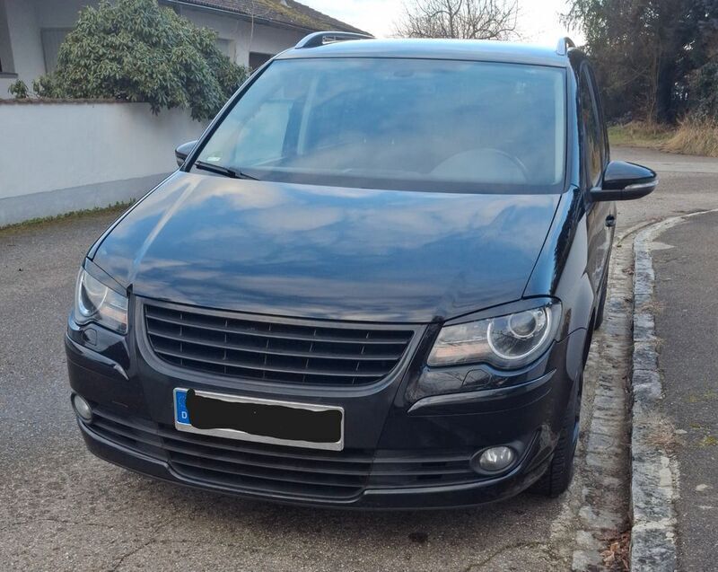 Schwarz Gebraucht 2009 VW Touran Freestyle Van / Kleinbus | 6.900 € (Etwas zu teuer) - Bild 1/4