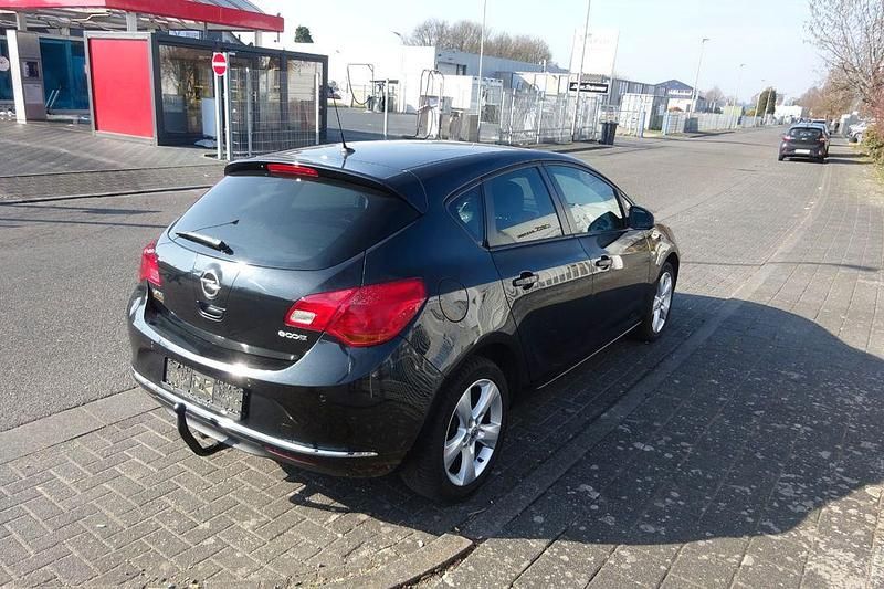 Gebraucht Opel Astra Active 120 PS (88 kW) 2013 Schwarz Limousine