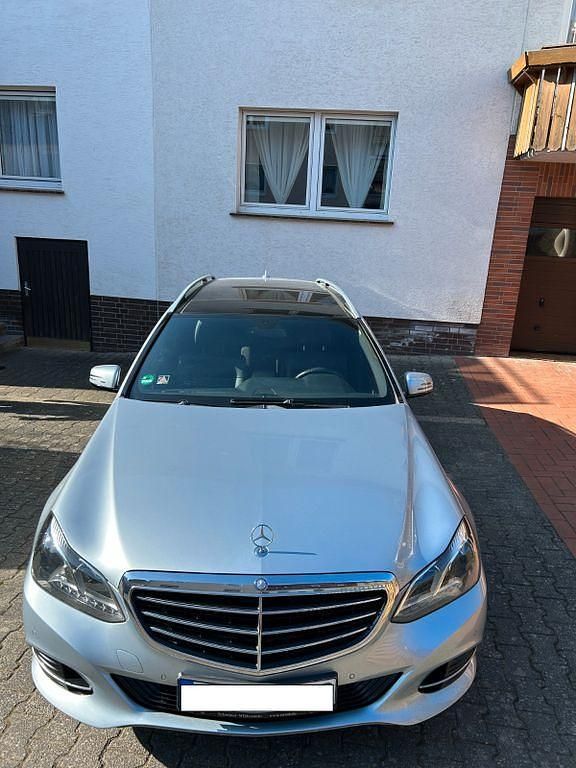 Gebraucht Mercedes E200 Elegance 136 PS (100 kW) 2013 Silber Limousine
