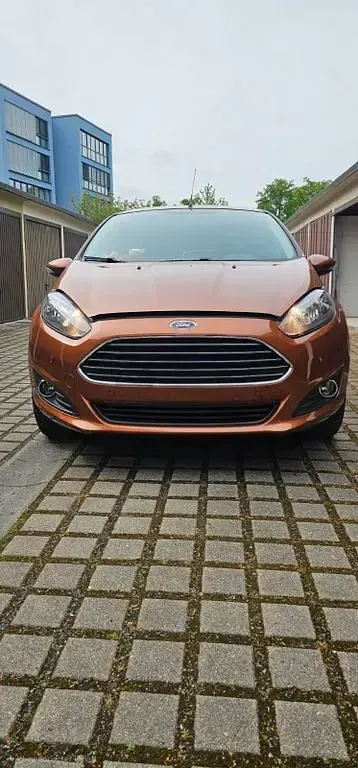 Gebraucht Ford Fiesta Trend 80 PS (58 kW) 2014 Braun Kleinwagen