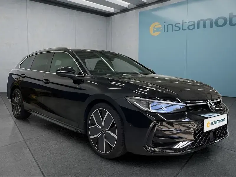 Gebraucht VW Passat R-line 150 PS (110 kW) 2025 Schwarz Kombi