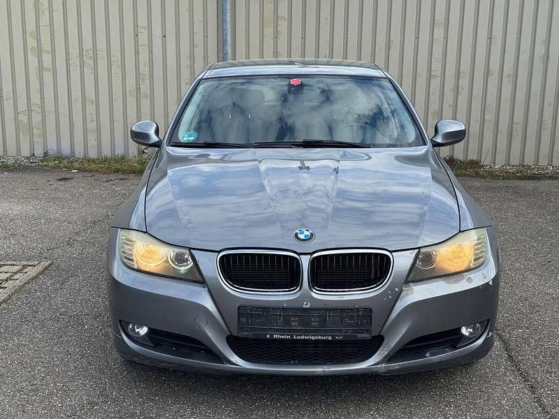 Gebraucht BMW 320 184 PS (135 kW) 2011 Grau Kombi