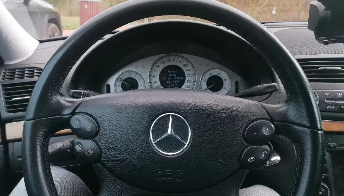 Gebraucht Mercedes E220 Avantgarde 170 PS (125 kW) 2009 Blau Kombi