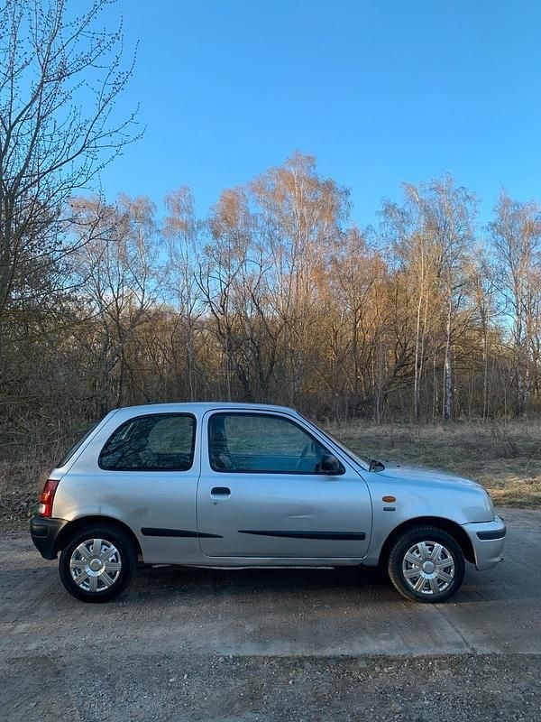 Gebraucht Nissan Micra 54 PS (39 kW) 1999 Silber Kleinwagen