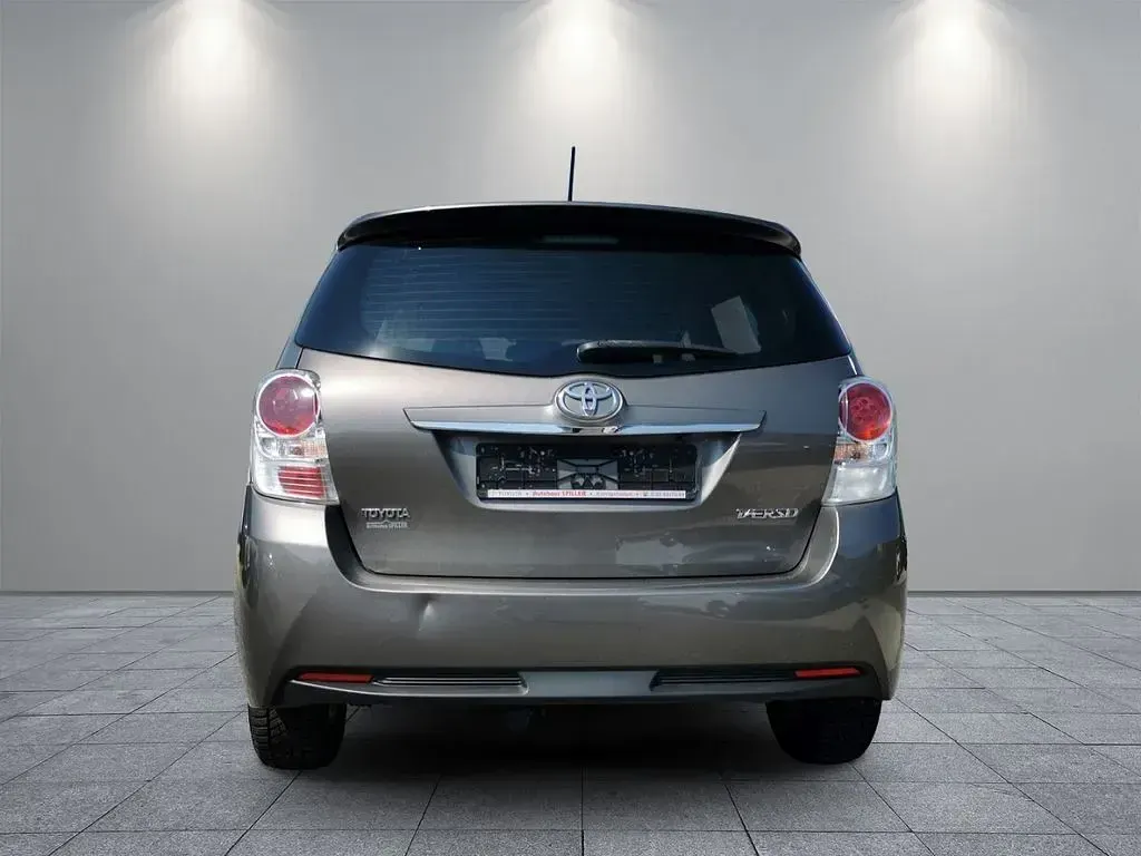 Gebraucht Toyota Verso Comfort 111 PS (81 kW) 2016 Grau Van / Kleinbus