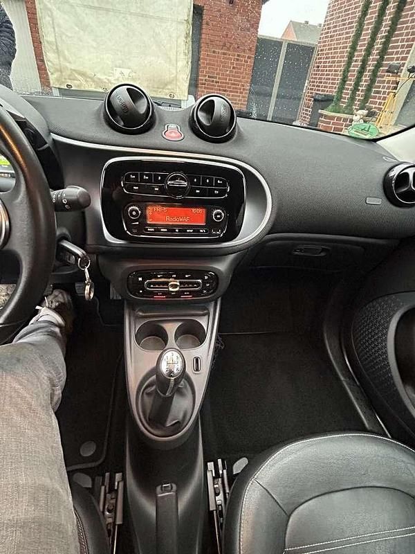 Gebraucht Smart ForFour 71 PS (52 kW) 2019 Schwarz Kleinwagen