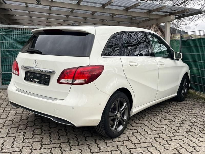 Gebraucht Mercedes B200 136 PS (100 kW) 2015 Weiß Van / Kleinbus