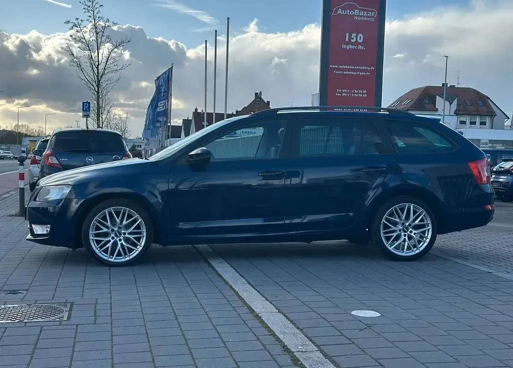 Gebraucht Skoda Octavia Elegance 150 PS (110 kW) 2015 Blau Kombi