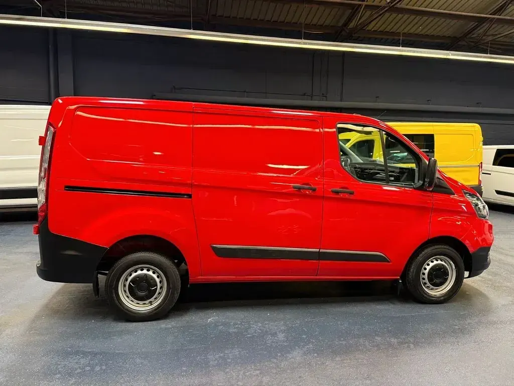 Gebraucht Ford Transit Custom 105 PS (77 kW) 2021 Rot Van / Kleinbus
