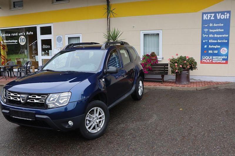 Blau Gebraucht 2017 Dacia Duster Lauréate SUV | 8.980 € (Fairer Preis) - Bild 1/4