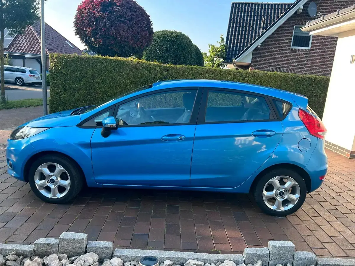 Gebraucht Ford Fiesta 80 PS (58 kW) 2008 Blau Kleinwagen