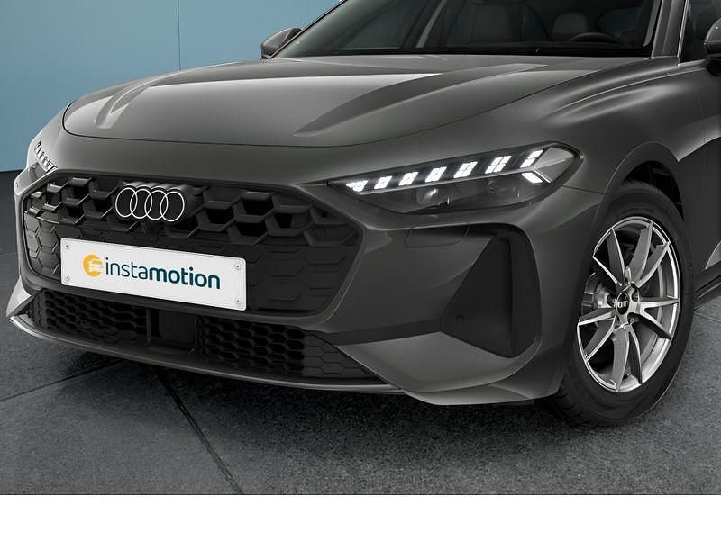 Grau Gebraucht 2024 Audi A5 Kombi | 42.949 € - Bild 1/4