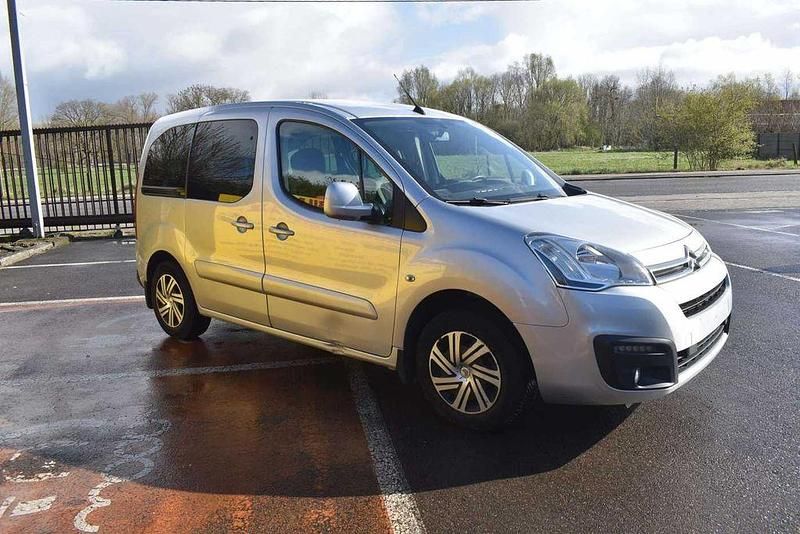 Gebraucht Citroën Berlingo 99 PS (72 kW) 2016 Silber Van / Kleinbus