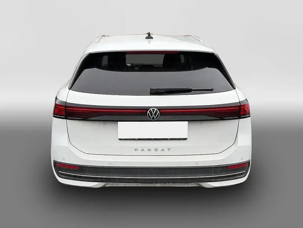 Usata VW Passat 150 CV (110 kW) 2025 Bianco Station wagon
