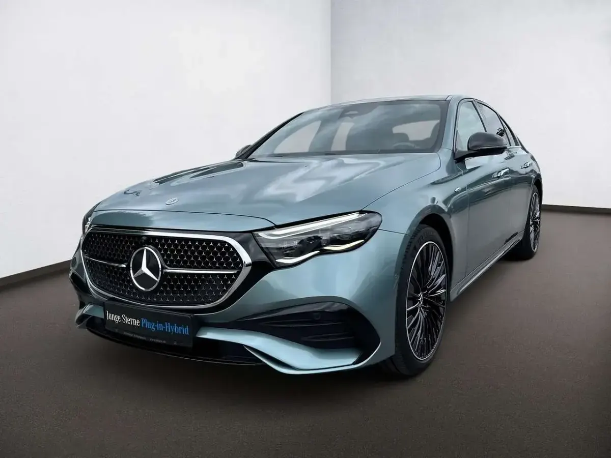 Gebraucht Mercedes E300 AMG 204 PS (150 kW) 2025 Verdesilber Limousine