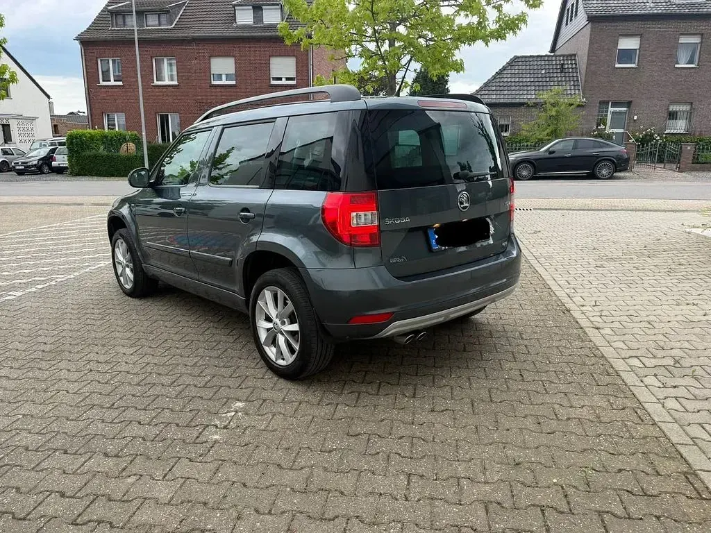 Gebraucht Skoda Yeti Joy 150 PS (110 kW) 2016 Grau SUV