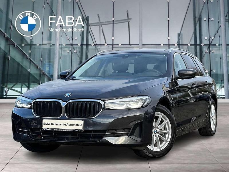 Sophistograu brillanteffekt Gebraucht 2022 BMW 520 Kombi | 28.690 € (Fairer Preis) - Bild 1/4
