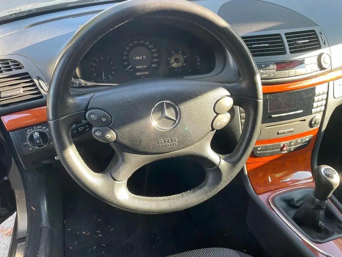 Second-hand Mercedes E220 170 CP (125 kW) 2008 Auriu Break