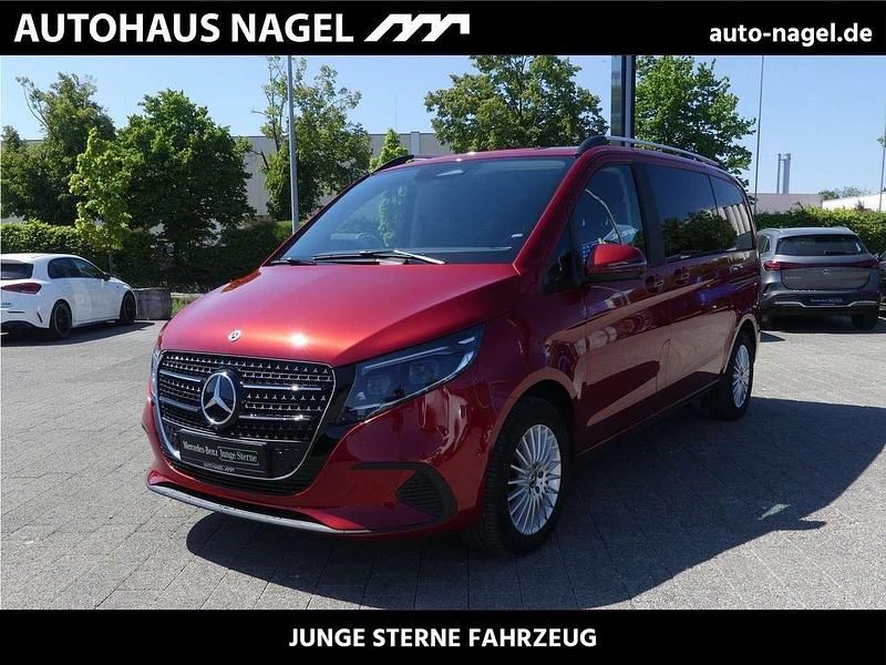 Hyazinthrot (metallic) Gebraucht 2024 Mercedes V220 Style Van / Kleinbus | 60.890 € (Teuer) - Bild 1/4