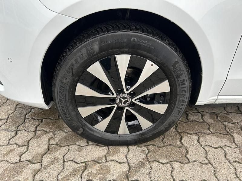 Gebraucht Mercedes V250 190 PS (139 kW) 2024 Bergkristallweiß Van / Kleinbus