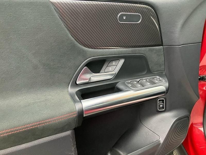 Gebraucht Mercedes GLA200 AMG 163 PS (119 kW) 2022 Rot SUV
