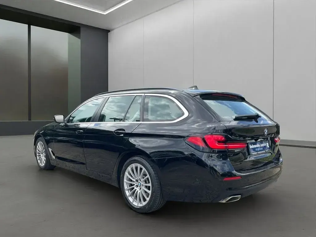 Gebraucht BMW 520 Sport Line 190 PS (139 kW) 2023 Schwarz / schwarz ii Kombi