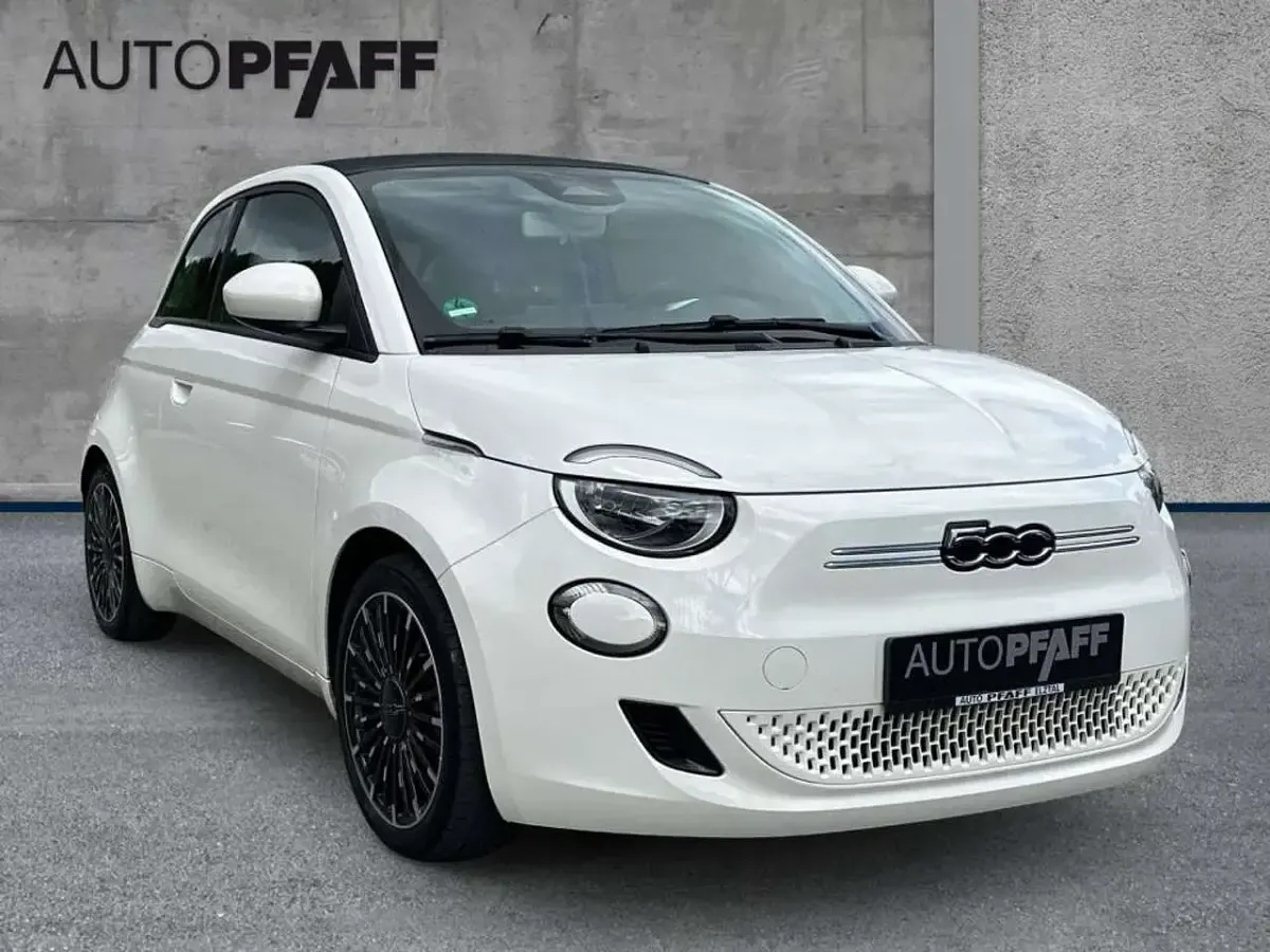 Gebraucht Fiat 500e Icon 88 kW (120 PS) 2022 Arktis weiß Cabrio