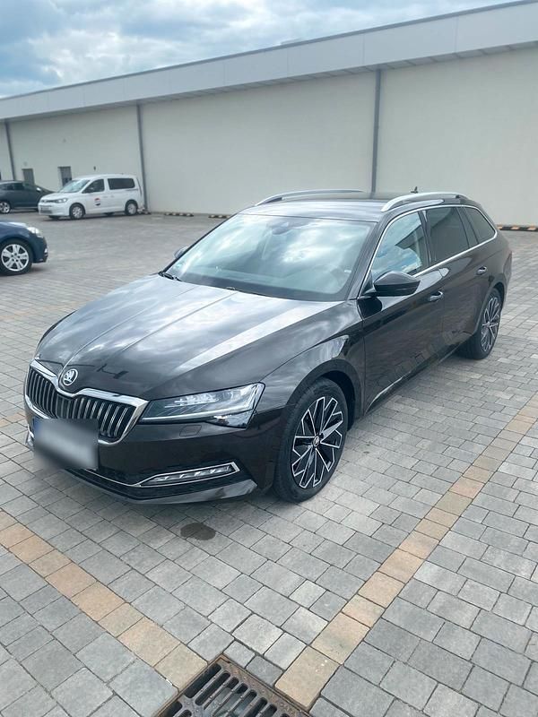 Braun Gebraucht 2019 Skoda Superb Kombi | 20.500 € (Fairer Preis) - Bild 1/4