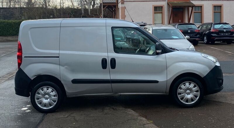 Gebraucht Opel Combo 90 PS (66 kW) 2015 Silber Van / Kleinbus